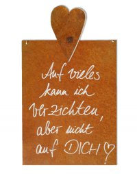 Rostiges Schild mit Spruch Herz M