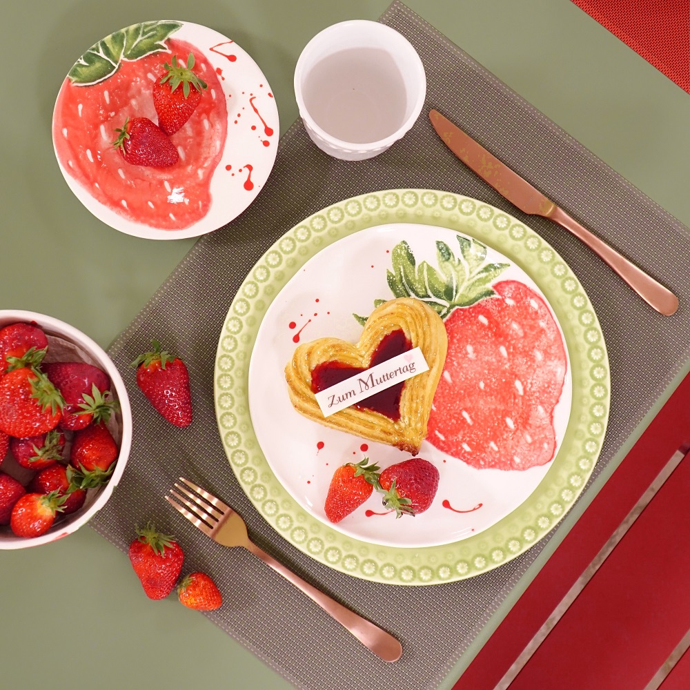 Grün und Form Geschirr mit Erdbeeren