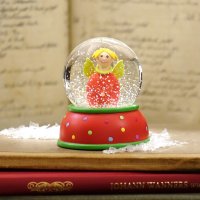Schneekugel Engel Lotta rot